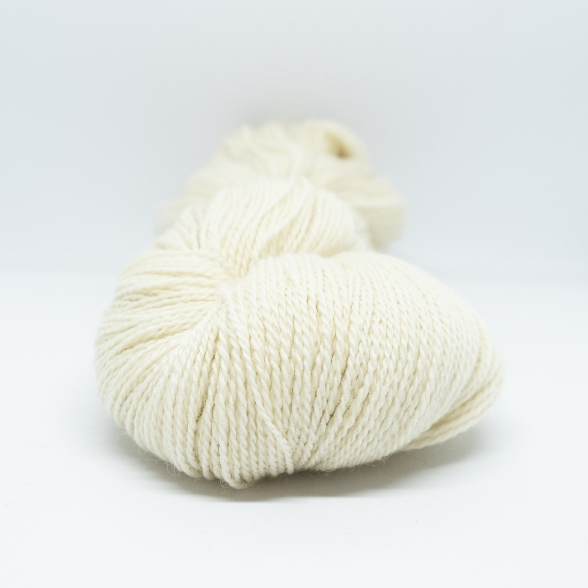 Huldra kamgarn 8,5/2, ubleket hvit (100 g hesper)