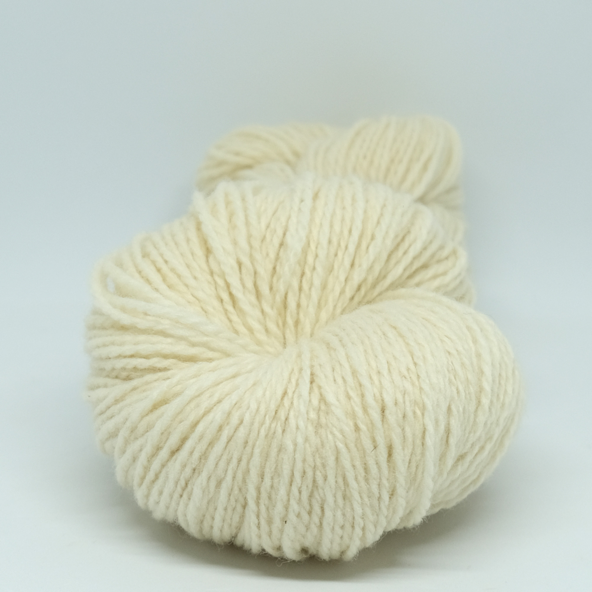 Luna lamullgarn, ubleket hvit