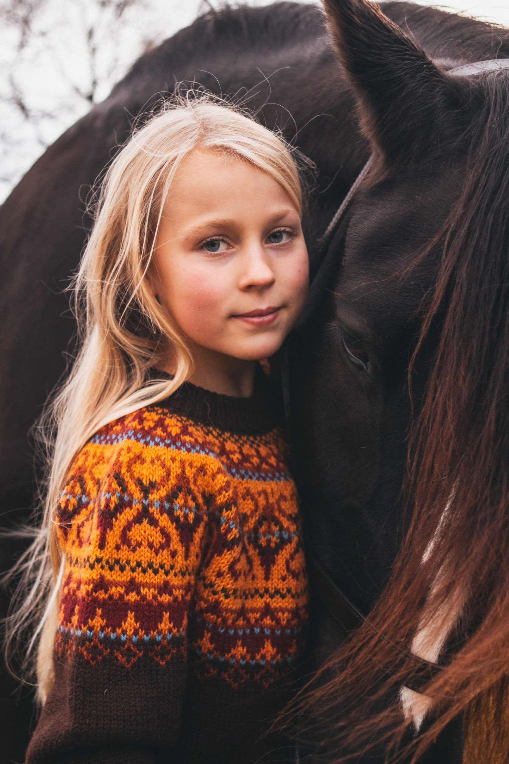 Alasuq barn, mørk brun (Sol)