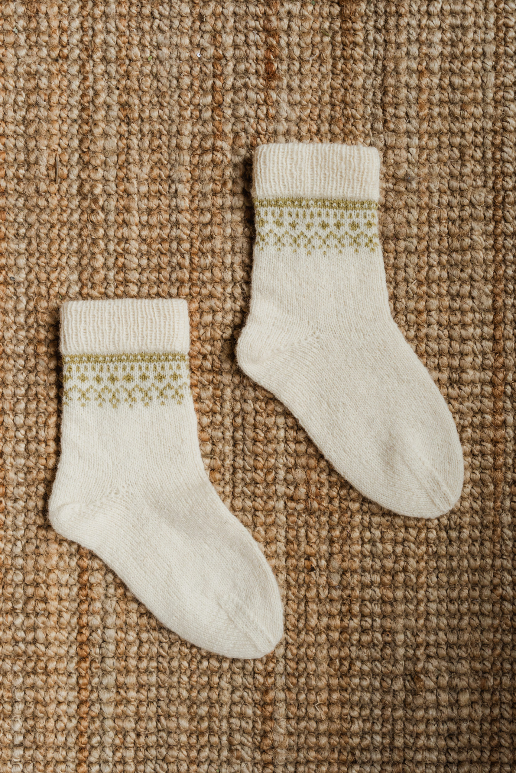 Sokker No 2. dusty green/natural white (yarn kit) - English - Bilde 3