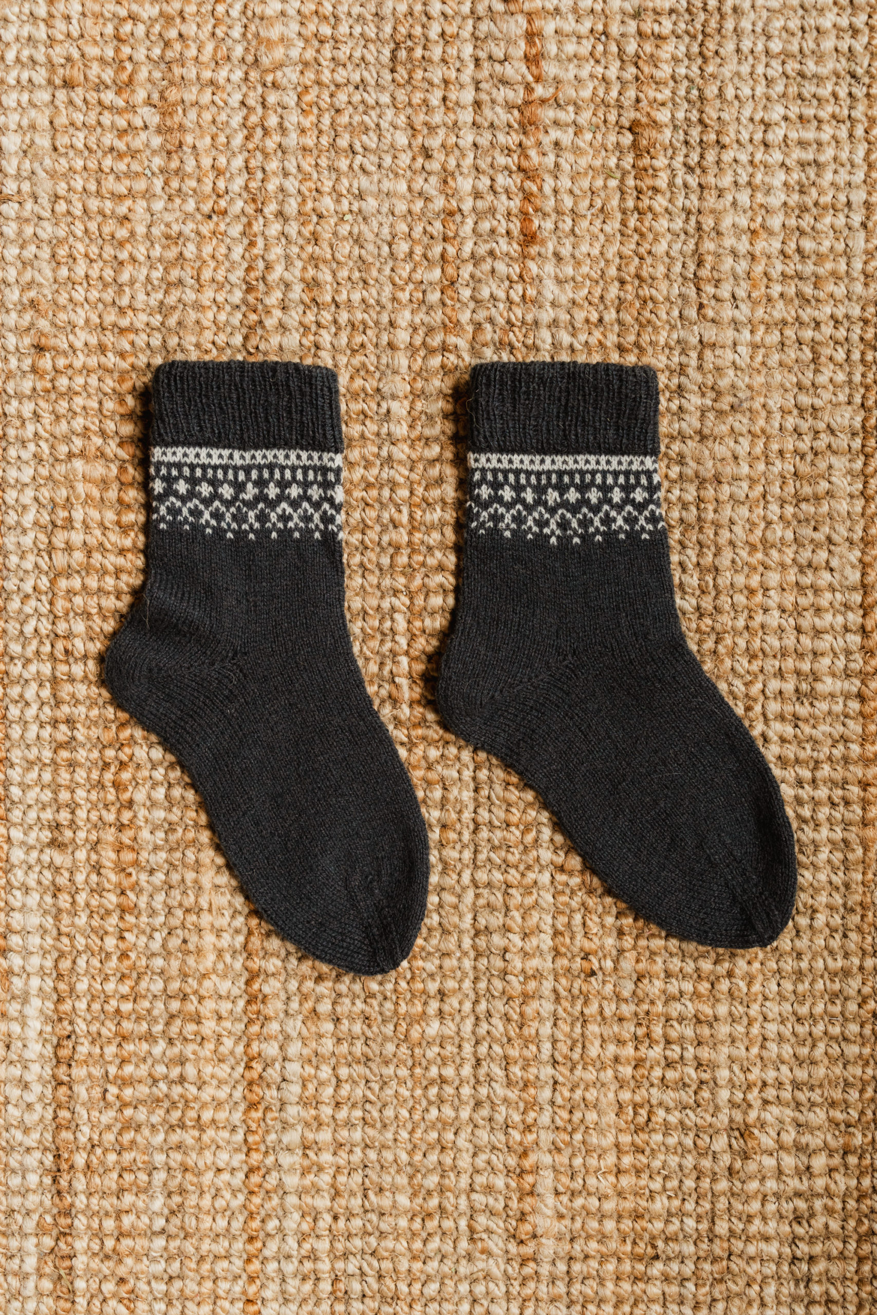 Sokker No 2, anthracite/grey white (yarn kit) - English